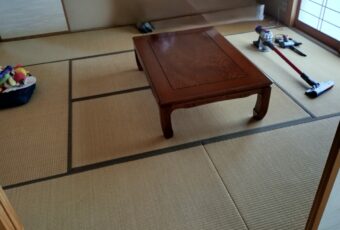前回のリフォームから10年程経ち、日焼けが目立ってきたタイミングで新調されました。畳床も少し柔らかくなってきていたのでリフォームのタイミングでした。