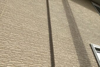 こちらの部分も新しいシーリング材の打ち替えをさせていただきました。<br />
<br>外壁目地（シーリング部分）が割れてくると、建物の防水・断熱・耐久性に深刻な影響が出る可能性があるので、早めの点検をお勧めいたします。